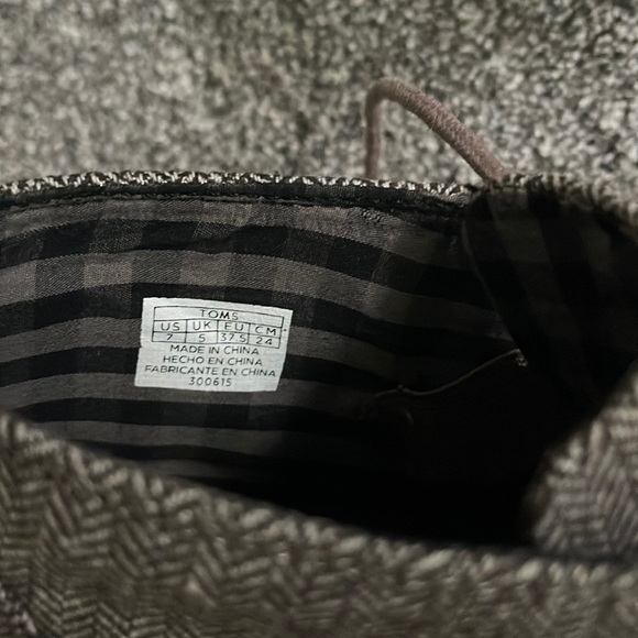 Toms - Picture 2 of 7